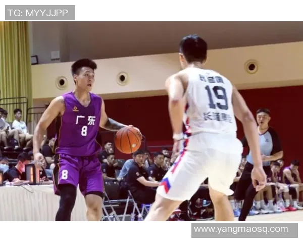 大连千兆足球俱乐部奋勇争先全力冲击新赛季目标与挑战